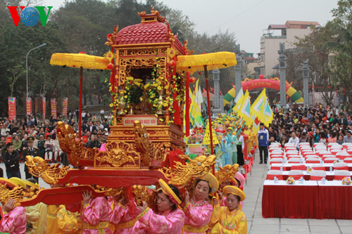 ท่านเหงียนซิงหุ่ง ประธานรัฐสภาเข้าร่วมพิธีรำลึกครบรอบ 226 ปีชัยชนะหงอกโห่ย – ด๊งดา